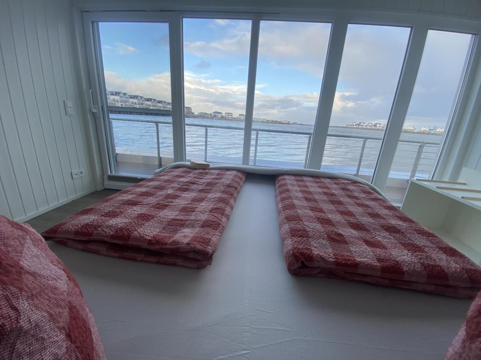 Schwimmendes Ferienhaus Antares One By Seeblick Ferien Oro, Rundum Wasser, Sauna Olpenitz Exteriér fotografie