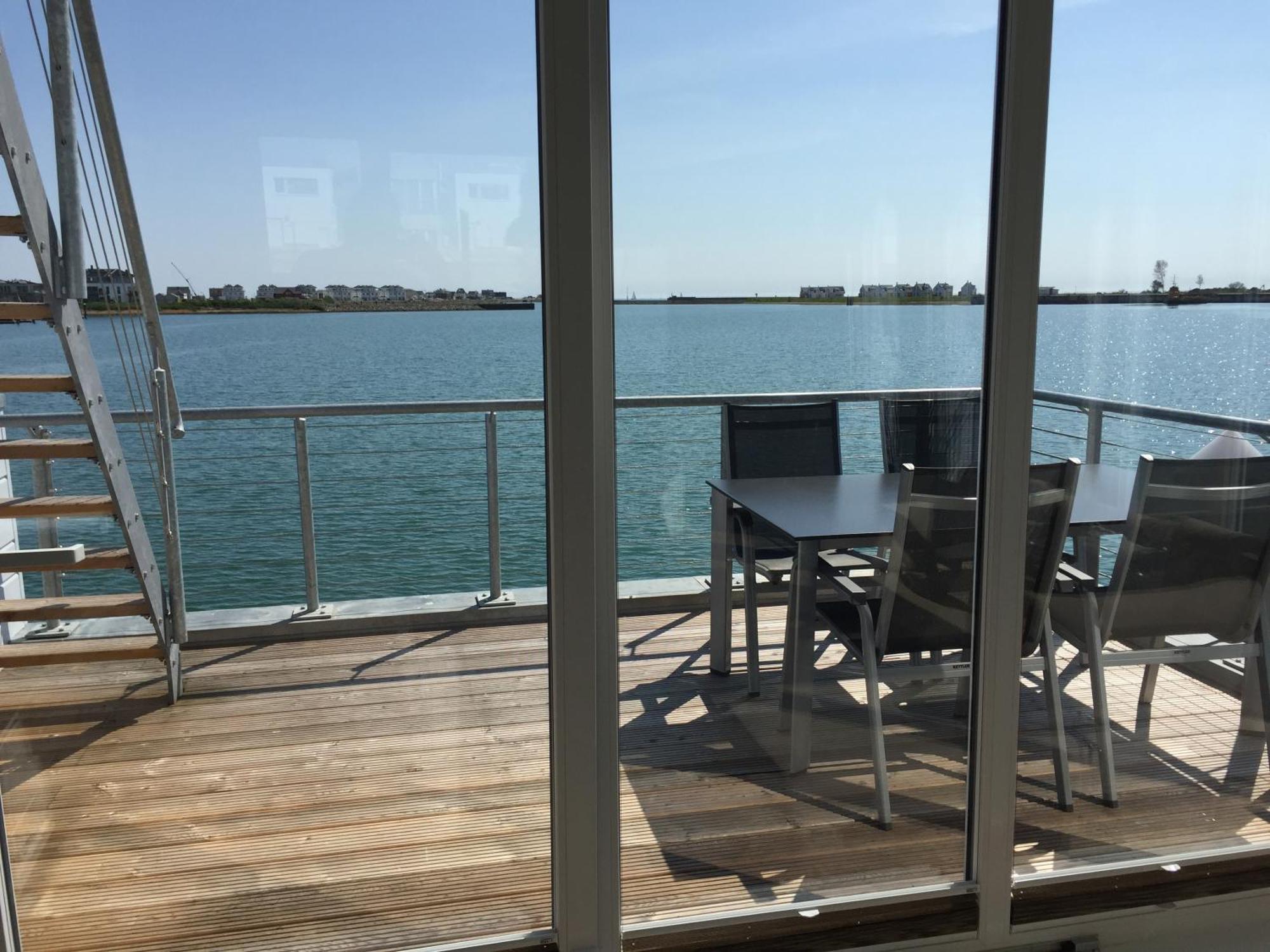 Schwimmendes Ferienhaus Antares One By Seeblick Ferien Oro, Rundum Wasser, Sauna Olpenitz Exteriér fotografie