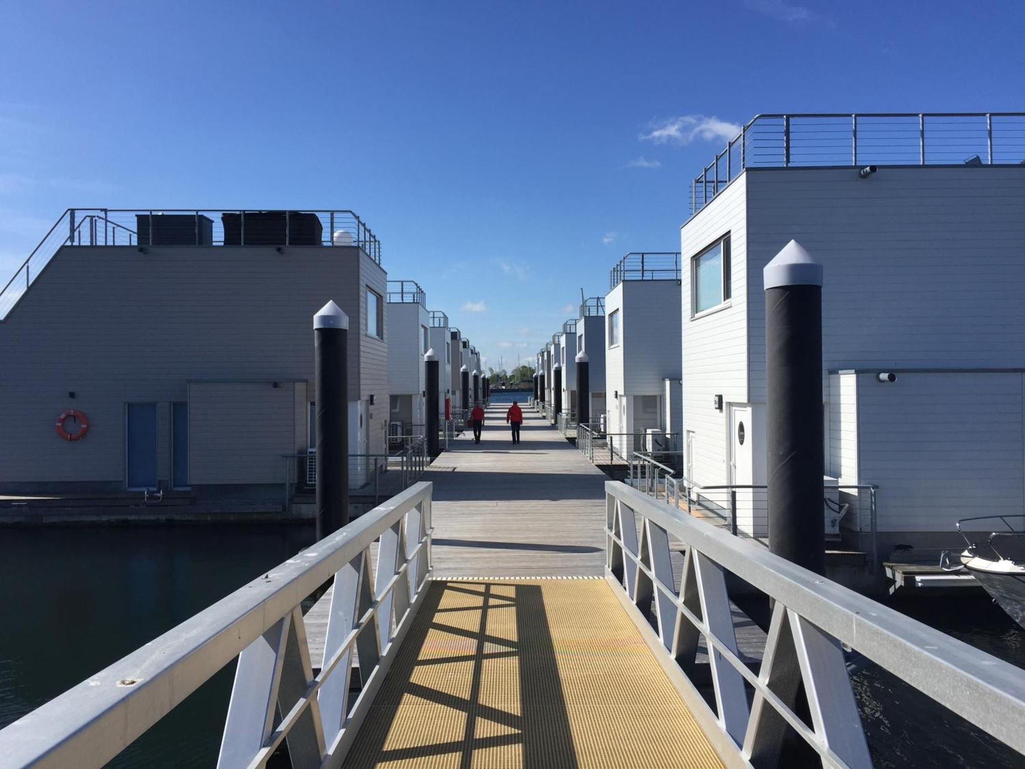 Schwimmendes Ferienhaus Antares One By Seeblick Ferien Oro, Rundum Wasser, Sauna Olpenitz Exteriér fotografie